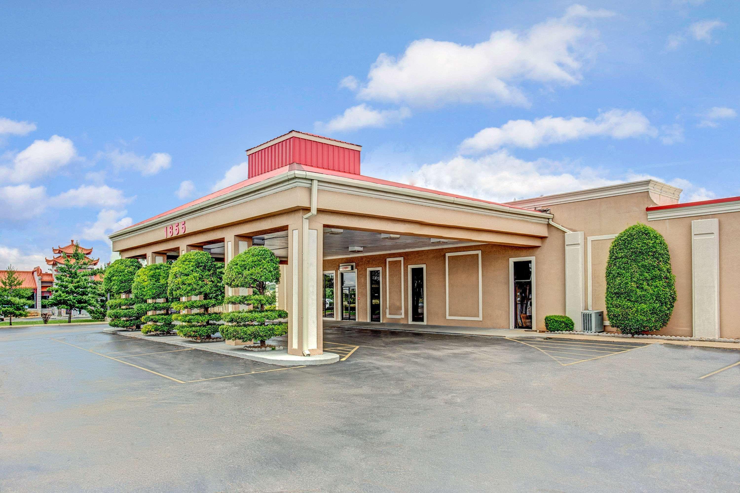 Ramada By Wyndham Murfreesboro Exterior photo