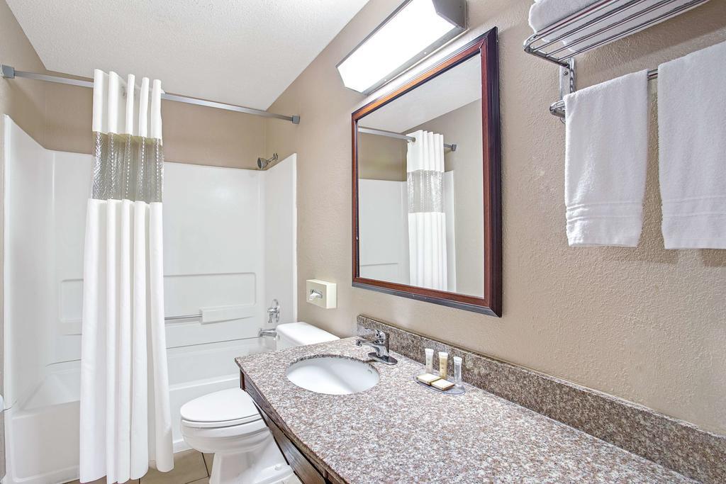 Ramada By Wyndham Murfreesboro Exterior photo