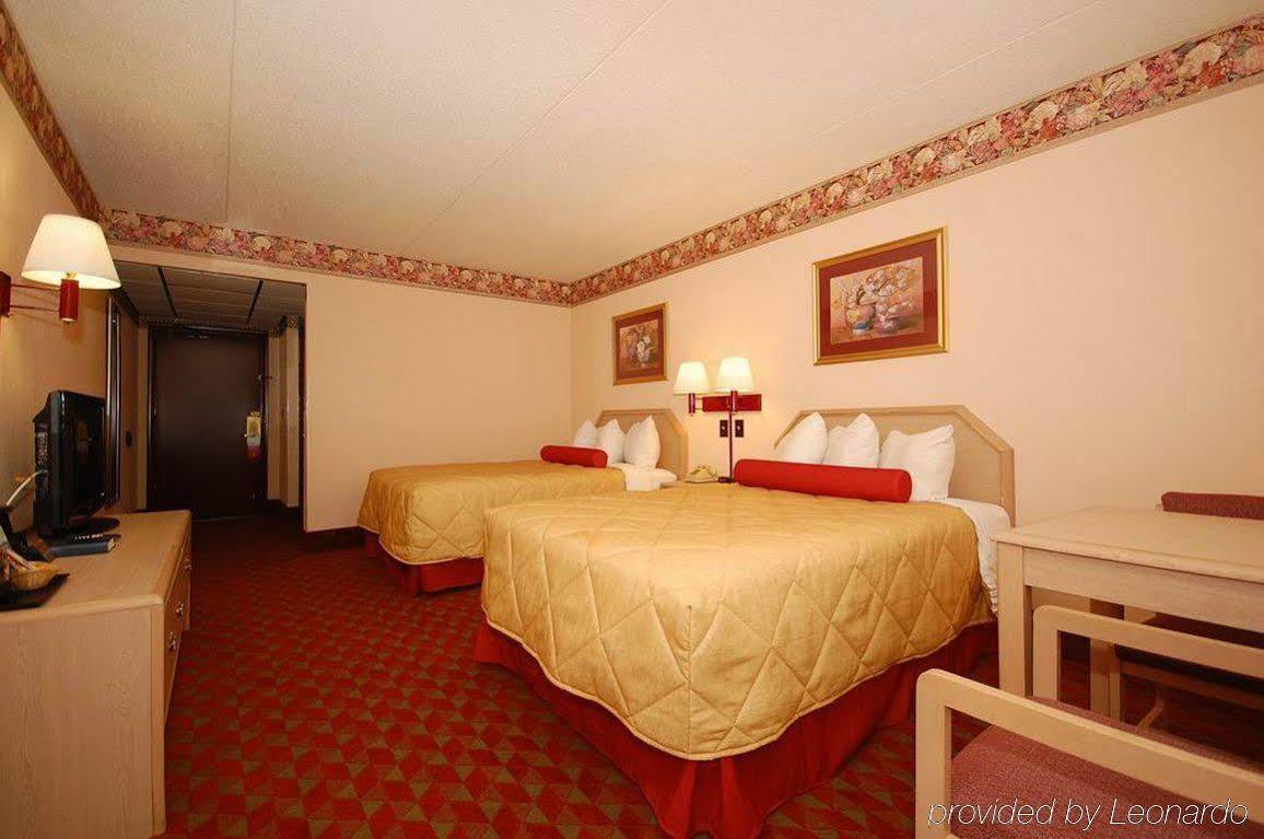Ramada By Wyndham Murfreesboro Exterior photo