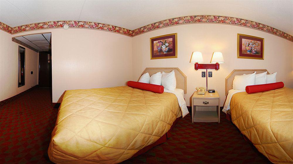 Ramada By Wyndham Murfreesboro Exterior photo
